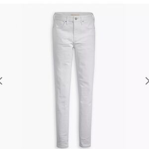 Perfect White Levi’s Jeans